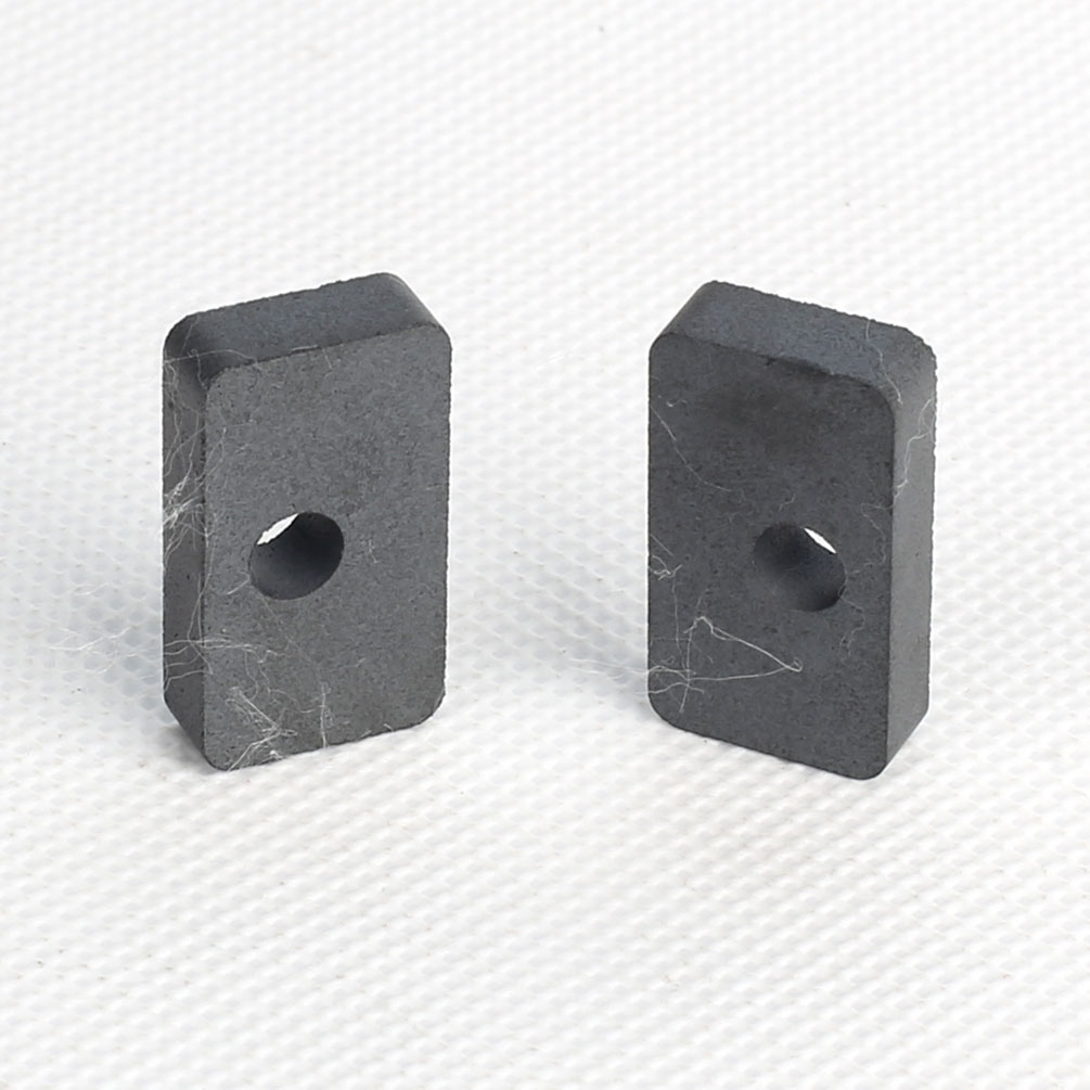 Isotropic Ferrite Magnet IF-16-6835