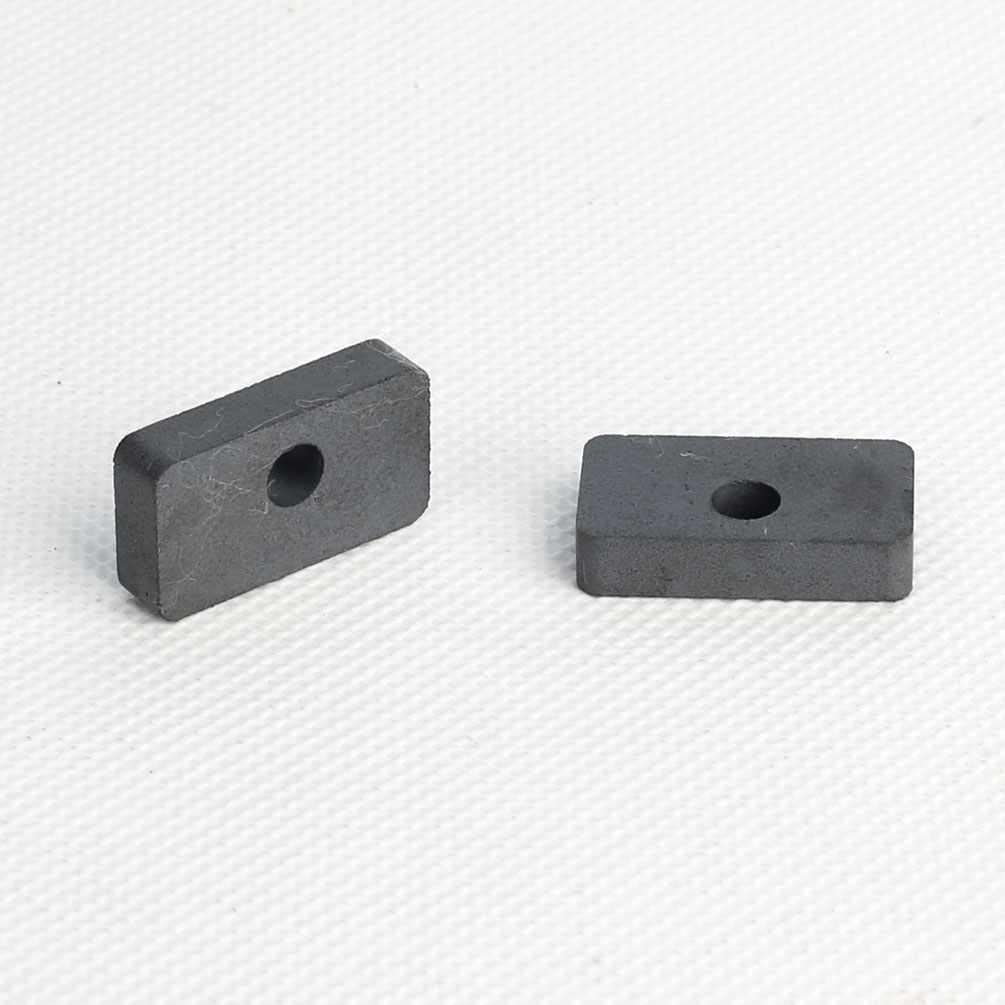 Isotropic Ferrite Magnet IF-17-6836